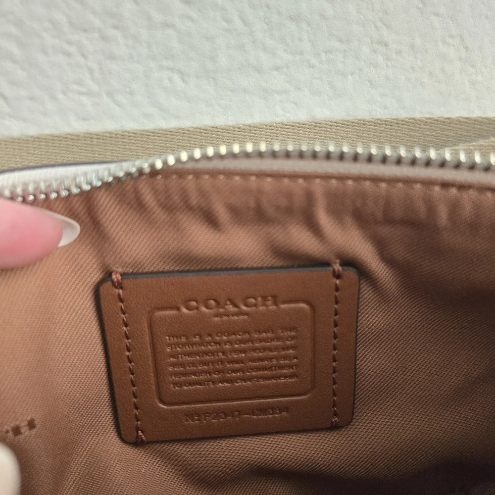 COACH Belt Bag in Crossgrain Leather Chalk - Picture 7 of 14